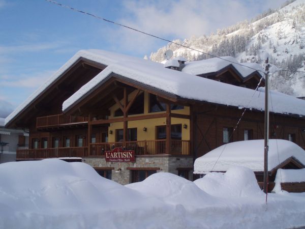 Image caption test and example